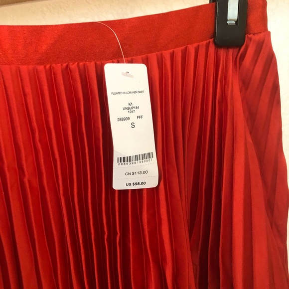 Bebe red pleated high low skirt. NWT - Picture 4 of 4